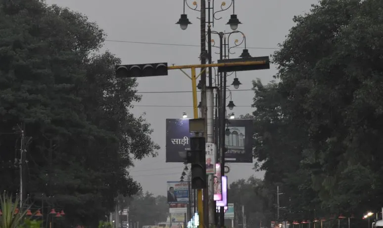 बरेली: ट्रैफिक लाइटें खराब...कहीं हो न जाए हादसा, नगर निगम के अधिकारी भी नहीं दे रहे ध्यान