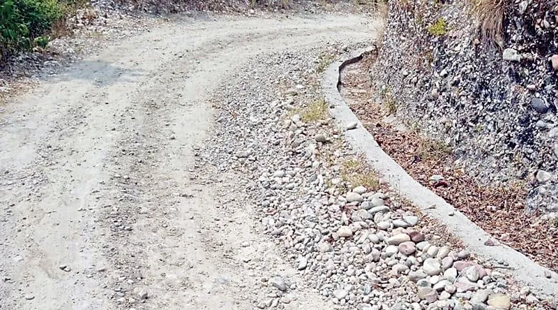 हल्द्वानी: डीएम मैडम 2017 में मंजूर हुई थी सड़क अब तक नहीं बनी