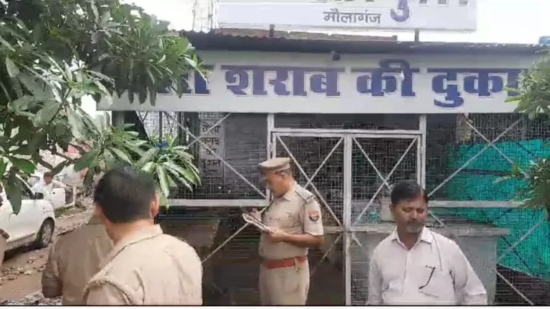 हरदोई : हाईवे पर चोरों ने शराब की दुकानों के काटे शटर, पुलिस का सायरन सुनकर भागे 