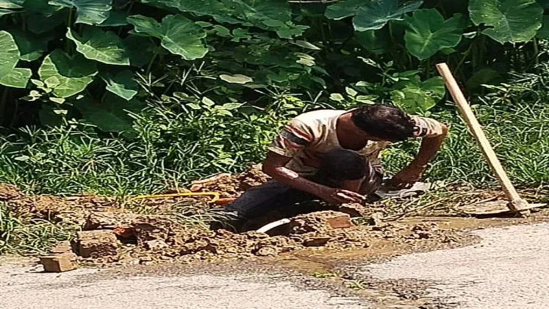 Amrit Vichar Impact : जागे जिम्मेदार, दुरुस्त होने लगीं टूटी पाइप लाइनें 
