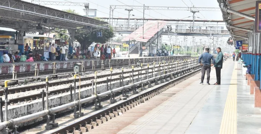 बरेली: किसान आंदोलन के चलते ट्रेनें निरस्त, यात्रियों ने टिकट किए वापस