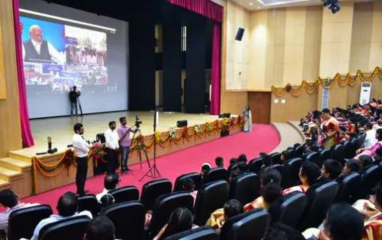 वर्चुअल संवाद: प्रधानमंत्री ने शिक्षिका और बच्चों से की बातचीत