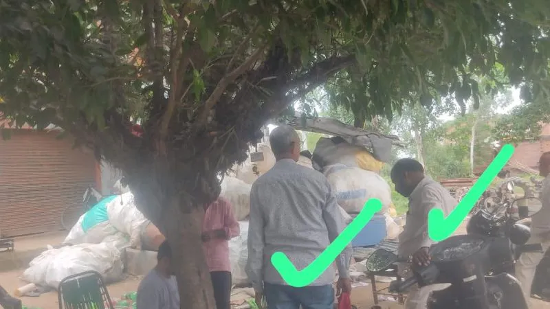 Kannauj: 12 रुपये किलो में बेंच दिया नौनिहालों का भविष्य, प्रधानाध्यापक निलंबित, विभाग की किरकिरी के बाद जांच शुरू 