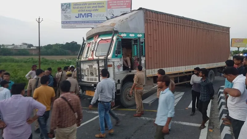 संभल: ट्रक बाइक की भिड़ंत में महिला की मौत, तीन बच्चों सहित चार घायल...पिता-पुत्र की हालत गंभीर