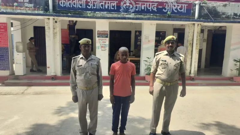 Auraiya: बेटे ने ईंट से कुचलकर की थी पिता की हत्या, आरोपी बोला- शराब के नशे में करता था मारपीट, इसलिए मार डाला