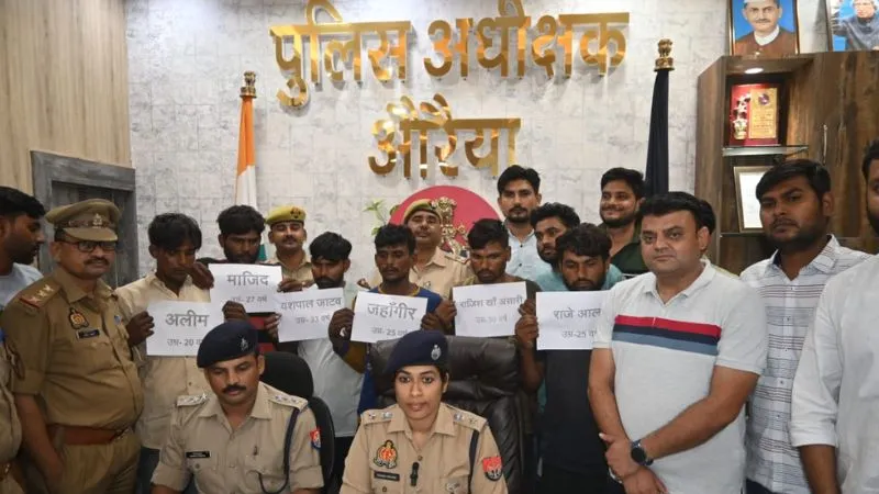 Auraiya News: दिन में रेकी, रात में चोरी… तीन आरोपी गिरफ्तार, माल भी हुआ बरामद, इन वारदातों का हुआ खुलासा