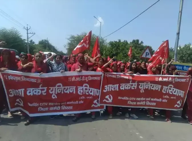 आशा वर्कर्स यूनियन का संघर्ष जारी, घेरा सांसद सुनीता दुग्गल का आवास