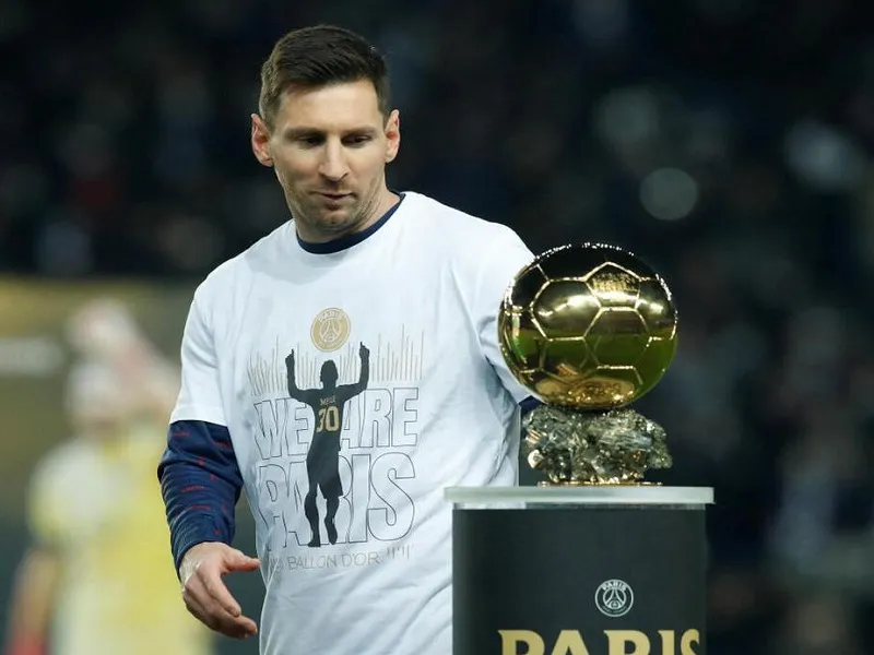 Ballon d'Or 2023 : लियोनेल मेस्सी फिर से बैलन डी'ओर की दौड़ में शामिल, Cristiano Ronaldo बाहर 
