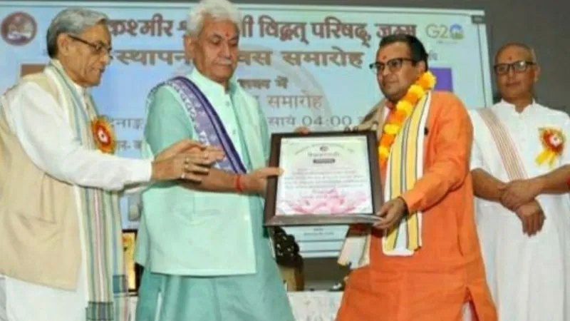 श्री सम्मान से नवाजे गये बांदा के लाल प्रो.रामनारायण, तमाम अलंकरणों से सम्मानित किए जा चुके प्रो.द्विवेदी