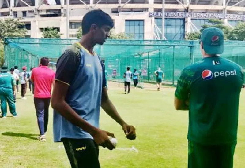 Cricket World Cup 2023 : पाकिस्तान के पहले अभ्यास सत्र में आकर्षण का केंद्र बना भारतीय नेट गेंदबाज 