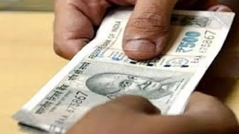 Kanpur: एंटी करप्शन टीम ने कैंट बोर्ड के बाबू और चपरासी को 20 हजार रुपये घूस लेते पकड़ा, दोनों से हो रही पूछताछ