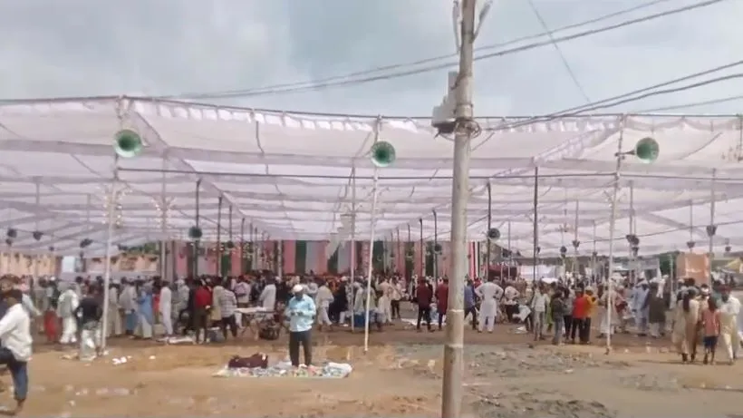 बरेली: बारिश से सड़कों पर हुई कीचड़, जायरीन को करना पड़ रहा दिक्कतों का सामना