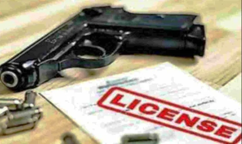 बरेली: नौ मुकदमे दर्ज होने के बाद भी बनवा लिए दो शस्त्र लाइसेंस, रिपोर्ट दर्ज