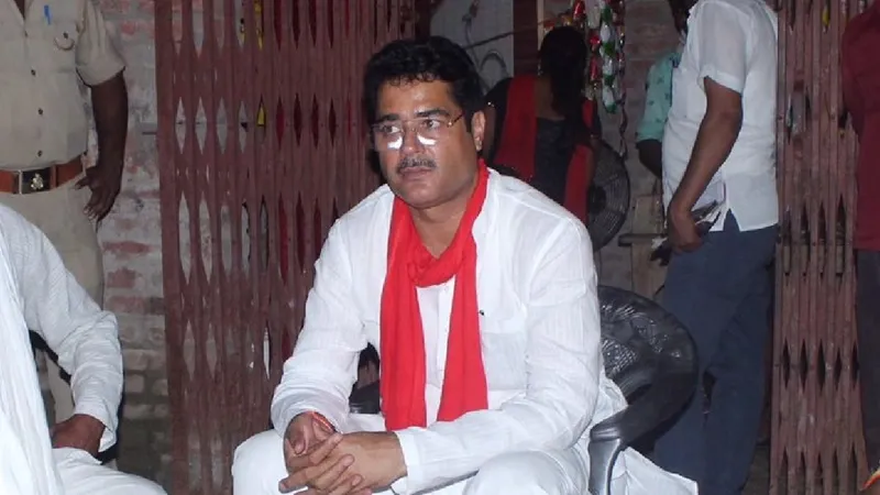अमेठी: संजय गांधी अस्पताल के लाइसेंस निलंबन के खिलाफ कर्मचारियों का धरना जारी, सपा विधायक ने दी चेतावनी 