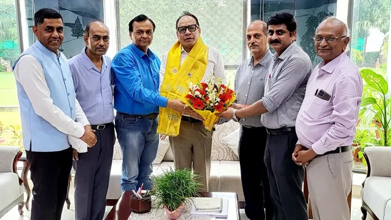 लखनऊ: डीजीपी से मिलकर लखनऊ व्यापार मंडल के प्रतिनिधियों ने गिनाईं समस्याएं