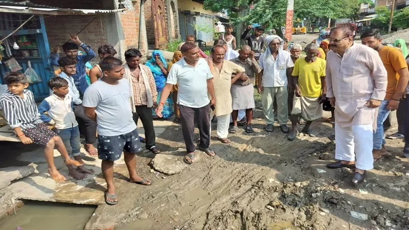  बांदा: सड़क पर गड्ढा भराने को रोड पर उतरे विधायक तो दावों की खुली पोल 