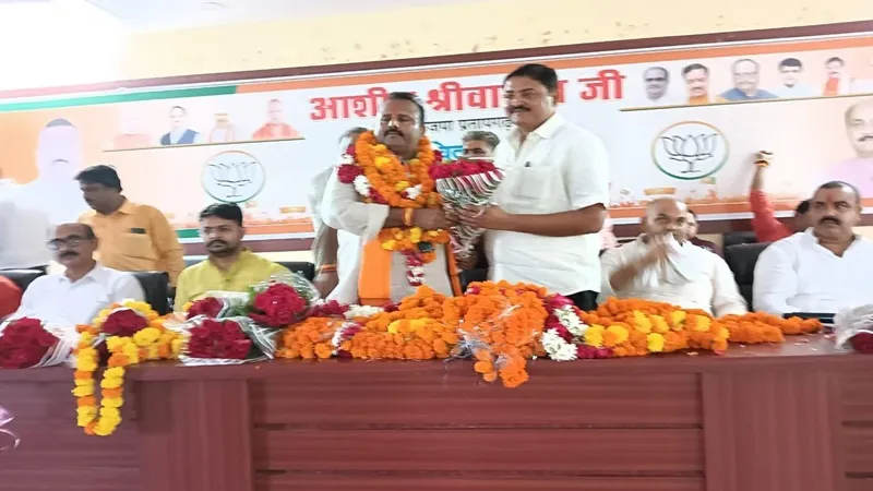 प्रतापगढ़: भाजपा जिलाध्यक्ष के पद पर हुई आशीष श्रीवास्तव की ताजपोशी