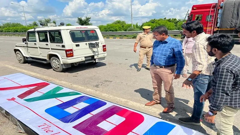 निजी भवनों के बाहरी दीवार पर लगेगा अयोध्या का लोगो, निरीक्षण के दौरान मंडलायुक्त ने दिए निर्देश 