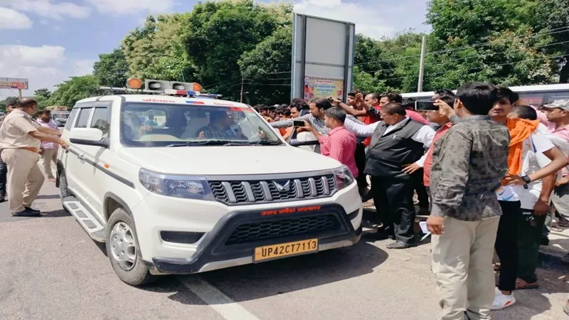 अयोध्या: हाईवे पर बसों की चेकिंग, दो यात्रियों की मौत! परिजन समेत अन्य ने किया हंगामा, एआरटीओ को दौड़ाया