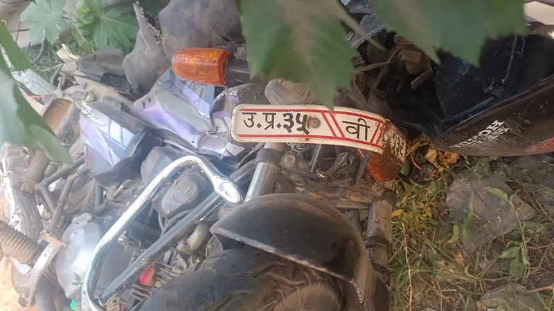 उन्नाव: हाईवे पर डीसीएम ने बाइक में मारी टक्कर, भाई-बहन की मौत, परिजनों में कोहराम