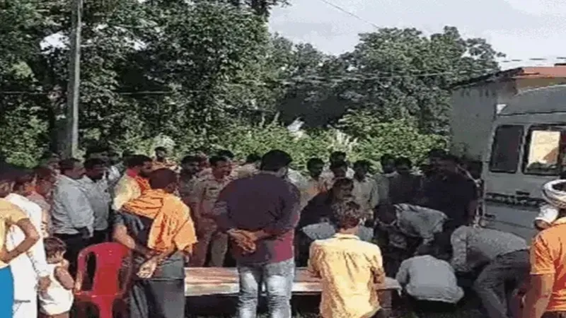 सुलतानपुर डॉक्टर हत्याकांड: संविदा चिकित्सक को आठ साल के बेटे ने दी मुखाग्नि, धोपाप धाम पर हुआ अंतिम संस्कार