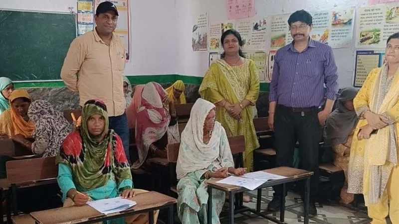 बुलंदशहर: 92 साल की सलीमन ने दी नवसाक्षर की परीक्षा, कहा- बचपन से ही पढ़ना चाहती थी लेकिन नहीं मिला मौका   