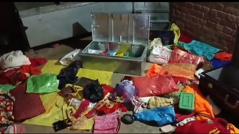 बहराइच: दीवार फांदकर घर में घुसे चोर, नकदी और जेवरात किया पार