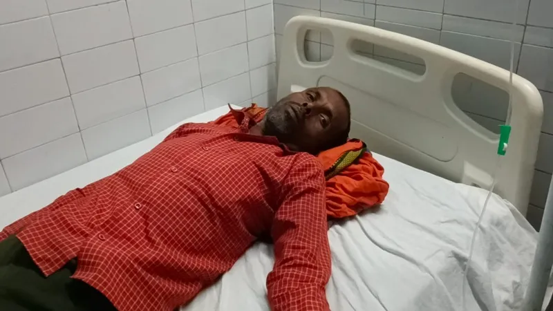 बहराइच: छत ढालते समय करंट की चपेट में आने झुलसा राजगीर, जिला अस्पताल में भर्ती