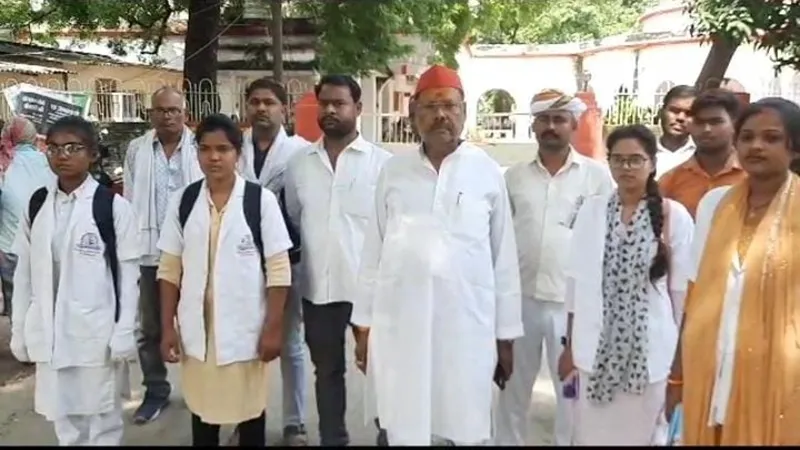 मीरजापुर: सपा की मांग, छात्राओं का पैसा हो वापस, डायरेक्टर पर दर्ज हो मुकदमा