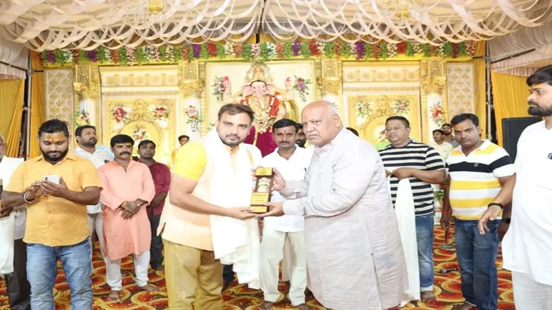 अयोध्या: कई विभूतियों को मिला श्रीराम रत्न, सांसद लल्लू सिंह ने किया सम्मानित