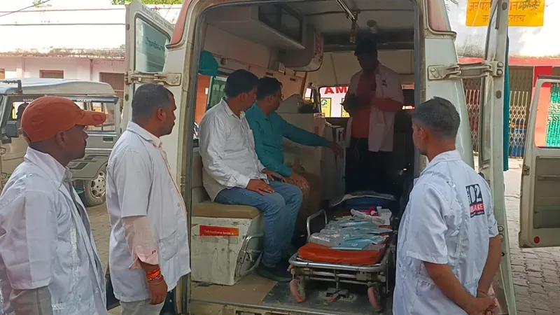 बहराइच: 102 और 108 एंबुलेंस सेवाओं की  एमआरआई के यूपी हेड ने जांची स्थिति