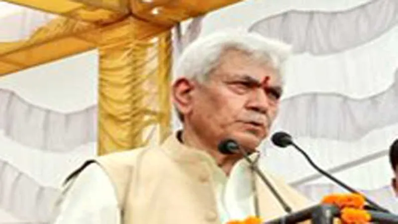 जम्मू-कश्मीर के उपराज्यपाल मनोज सिन्हा ने किया गाजीपुर में ग्राम सचिवालय का उद्घाटन