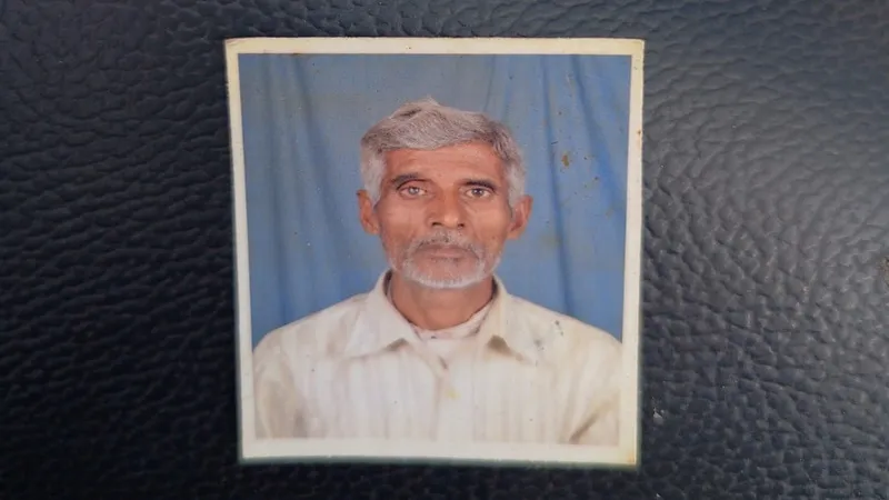 उन्नाव: पत्नी से विवाद के बाद वृद्ध ने फंदा लगाकर दी जान, परिजनों ने दी पुलिस को सूचना 