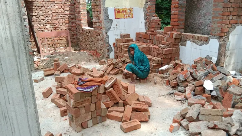 खुलासा: पुराने की ही मरम्मत कर बना रहे 50 लाख की नई हेल्थ यूनिट, शिलान्यास को पहुंचे विधायक के सामने खुली पोल