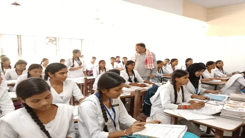  बहराइच: दर्ज प्राप्त राज्यमंत्री के निरीक्षण में अनुपस्थित मिली 85 छात्राएं, मेडिकल कॉलेज का भी लिया जायजा