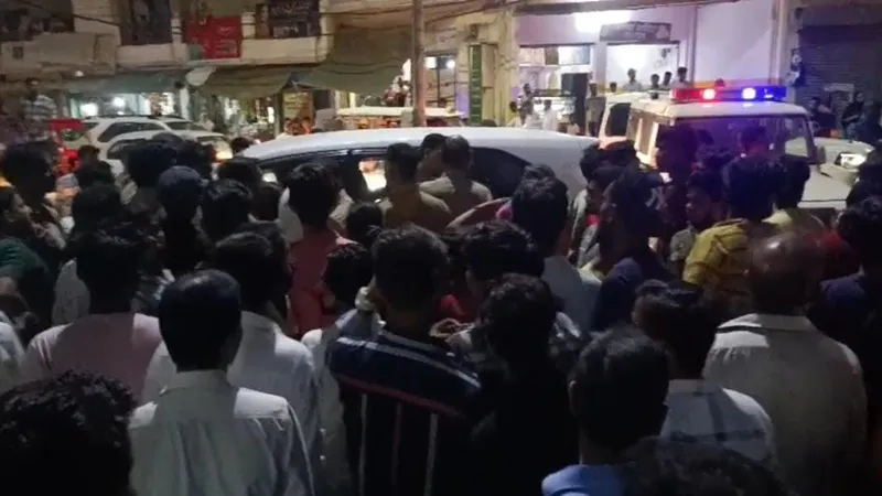 प्रयागराज: करंट की चपेट में आने से होटलकर्मी की मौत, परिजनों ने शव रखकर किया चक्काजाम