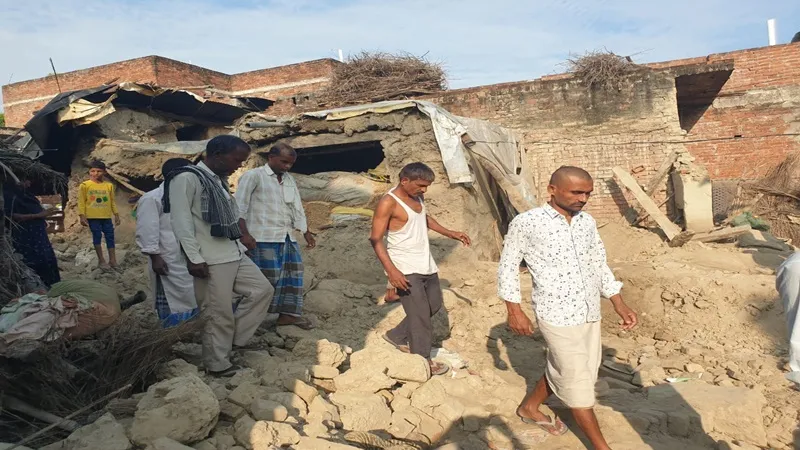 बाराबंकी में बड़ा हादसा: कच्चा घर गिरने से दो बच्चों की दर्दनाक मौत, दो घायल