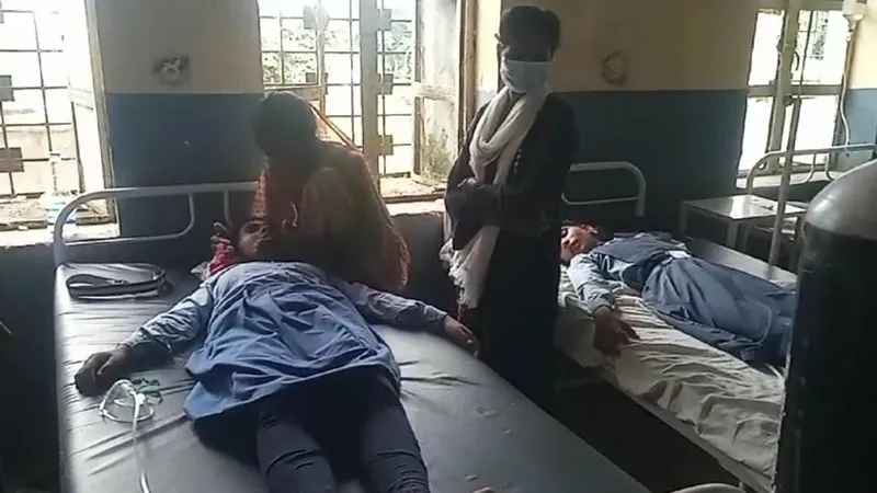 प्रयागराज: विद्यालय में दर्जनों छात्रों की अचानक बिगड़ी तबियत, अस्पताल में भर्ती 