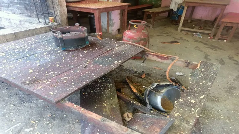 बहराइच: होटल में खाना बनाते समय कुकर हुआ ब्लास्ट, चपेट में आए कई ग्राहक