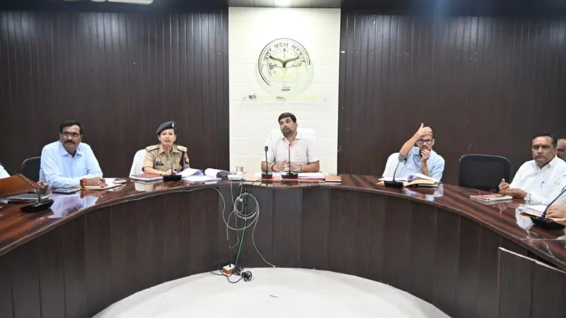 Chitrakoot: महिला संबंधी अपराधों में दोषियों को जल्द दिलाएं सजा, डीएम ने समीक्षा बैठक कर अधिकारियों को दिए ये निर्देश