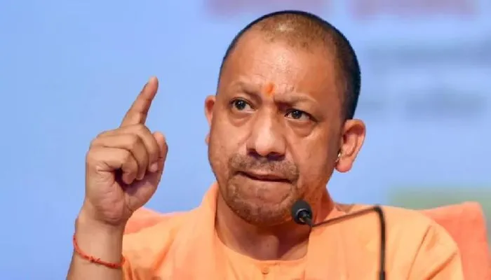 UP: CM Yogi Adityanath सीएमओ को फोन कर बोले- कॉल न उठाने पर बैक कॉल करना आप उचित नहीं समझते, जनप्रतिनिधियों से मांगे माफी