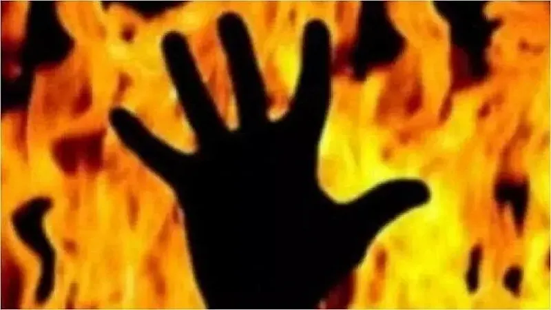 रामपुर: पति करता था मारपीट...विवाहिता ने बंद कमरे में मिट्टी तेल छिड़क लगा ली आग, मौत 