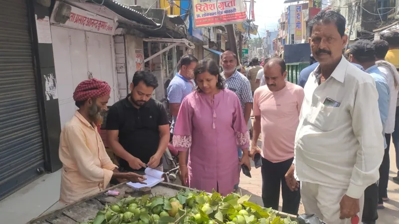 बहराइच: रोक के बाद भी फुटपाथ पर लगाई दुकान, कटा चालान