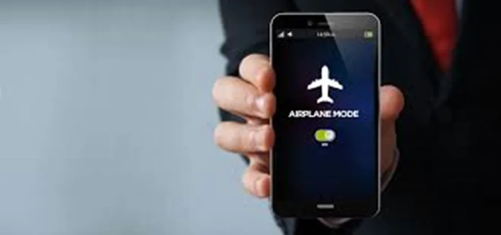 कब किया जाता है मोबाइल के Airplane Mode का इस्तेमाल, जानने के बाद नहीं करेंगे ये गलती