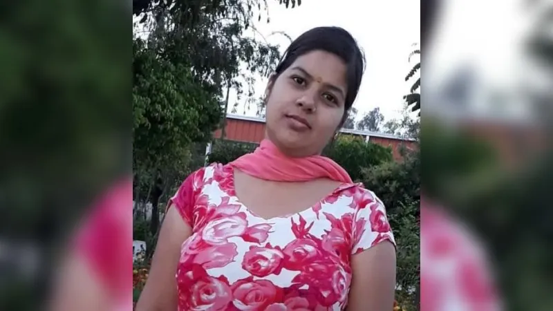 Etawah News: सैफई विवि की स्टाफ नर्स की संदिग्ध परिस्थितियों में मौत, कमरे में पड़ा मिला शव, पति घर पर था मौजूद