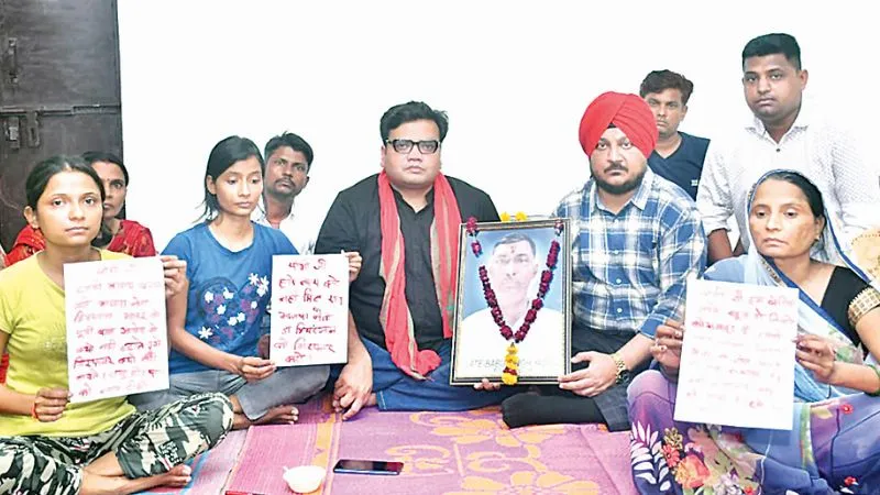 Kanpur Farmer Suicide Case: योगी को खून से लिखा पत्र, पीड़ित बोले- इंसाफ नहीं मिलने पर दे देंगे जान