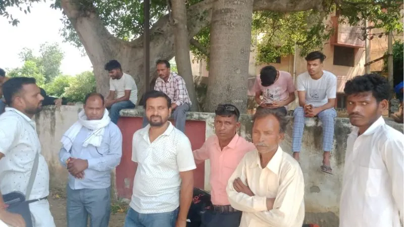 Unnao में करंट की चपेट में आने से किसान व Farrukhabad में हलवाई की मौत, परिजनों में मचा कोहराम