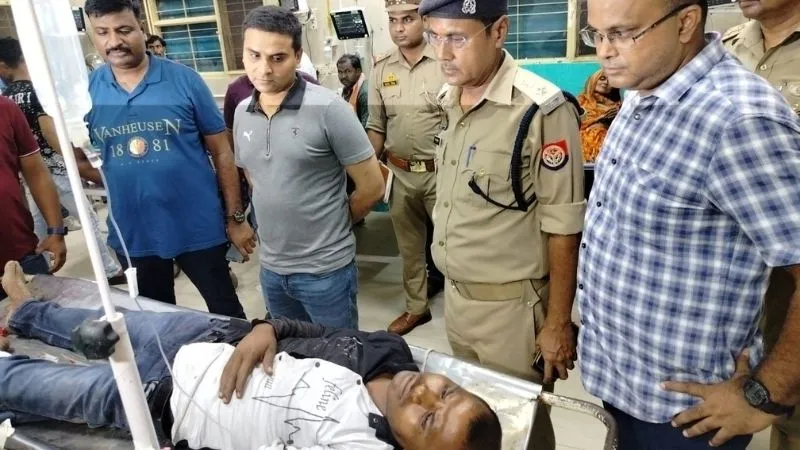 Farrukhabad News: पुलिस मुठभेड़ में चोर के पैर में लगी गोली, 25 हजार का इनामी गिरफ्तार, 15 से अधिक मुकदमें दर्ज