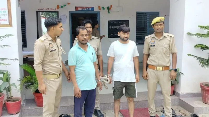 Farrukhabad: किसानों के नाम पर फाइनेंस कंपनी से 37 लाख रुपये का कराया लोन, पुलिस ने दो आरोपियों को किया गिरफ्तार