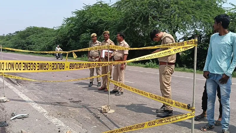 Hamirpur Accident: नेशनल हाईवे पर फिर गई युवक की जान, भाई गंभीर, बाइक से डीजल लेने जाते समय हुआ हादसा